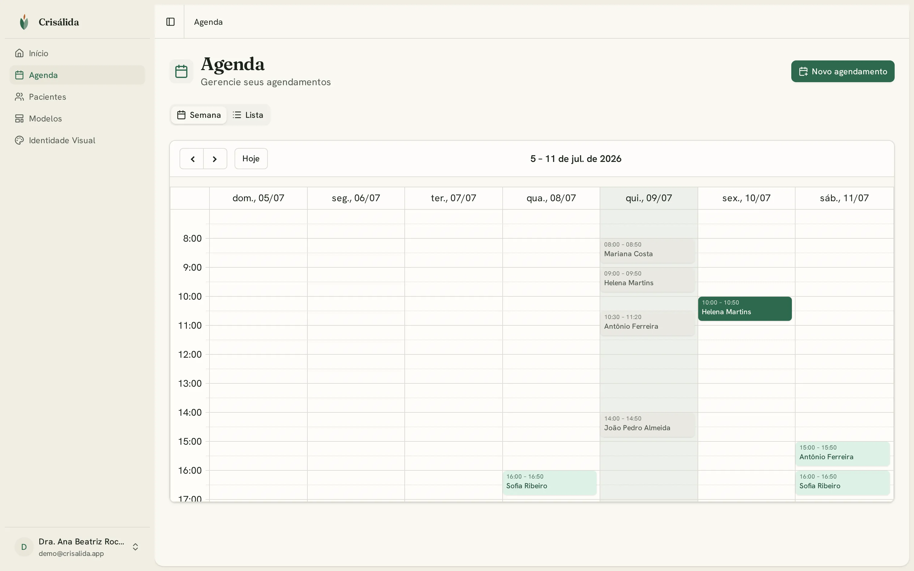 Crisálida weekly agenda with individual, couples and telemedicine sessions across the week