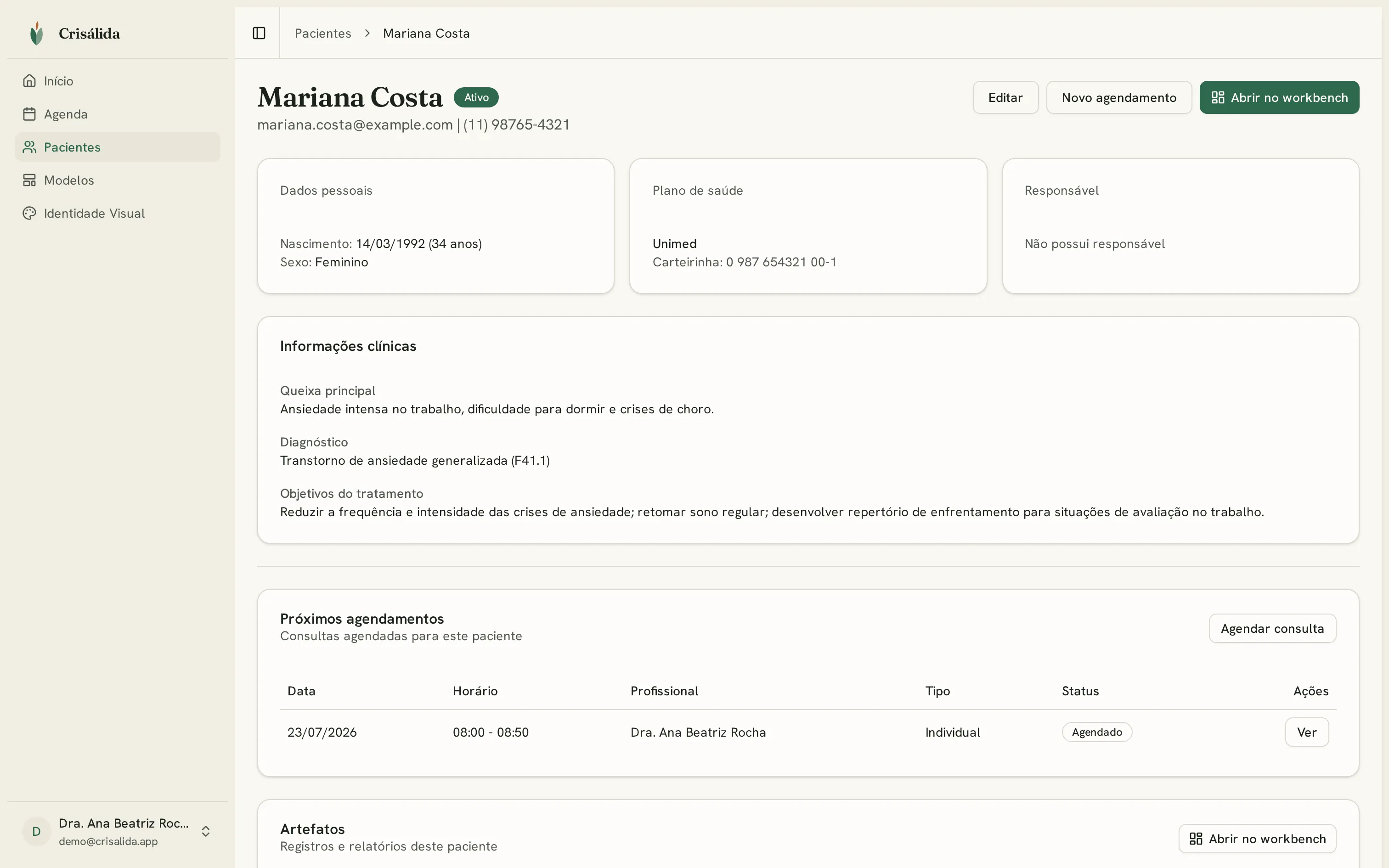 Crisálida patient record — clinical picture, health-plan details and the patient's documents in one view